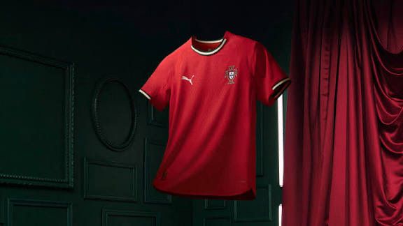 Short sleeve Portugal home kit (2025/26)