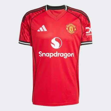 Short sleeve Manchester United home kit 2025/26