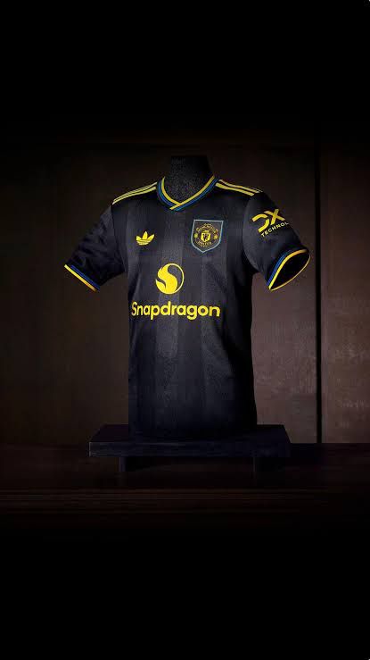 short sleeve Manchester United 2025/26 Third kit (black and yellow kit)